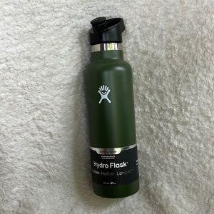 Hydroflask Insulated 21 oz Bottle with Sport Cap - olive green - brand new